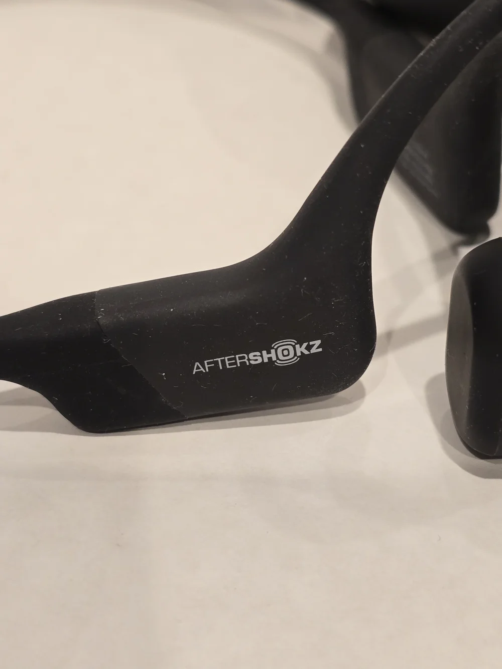 AfterShokz OpenRun - Open-Ear Bluetooth Bone Conductinn